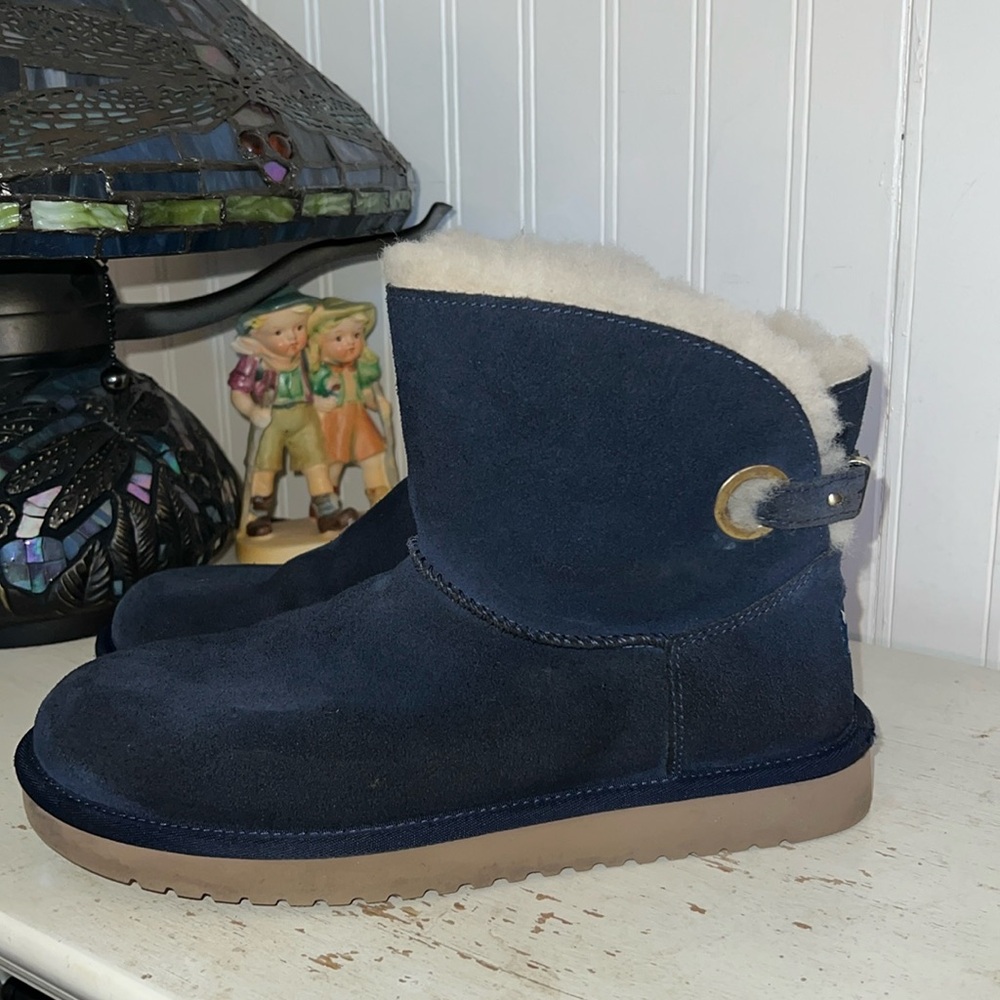 Ugg blue suede shearling lined booties size 9